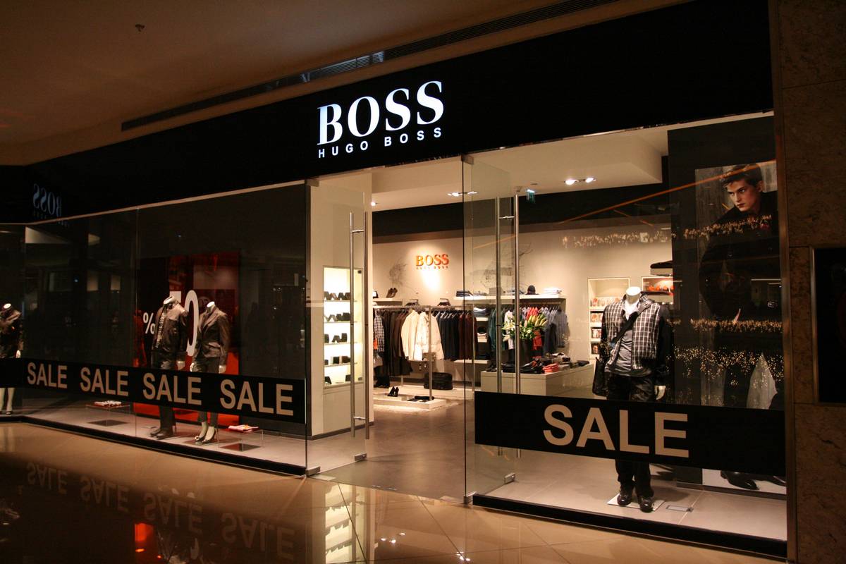 Хуго босс москва. Hugo Boss AG одежда. Hugo Boss магазин. Хьюго босс в Атриуме. Хьюго босс магазины.